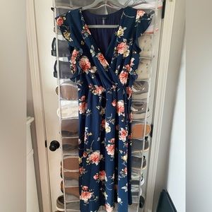 NWOT Soprano Flutter Sleeve Floral Midi Dress